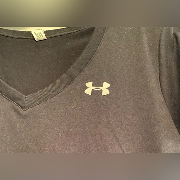 Under Armor, heat gear T-Shirt/ color: black, size large - Picture 3 of 5